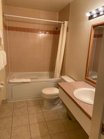 Western Budget Motel West Red Deer Exterior photo