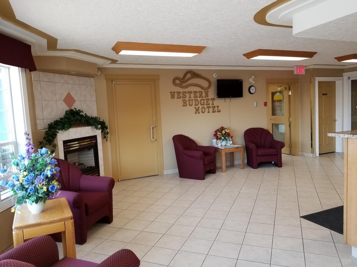 Western Budget Motel West Red Deer Exterior photo