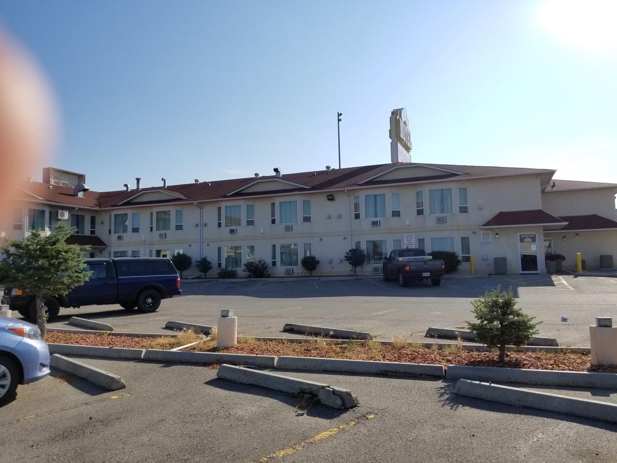 Western Budget Motel West Red Deer Exterior photo